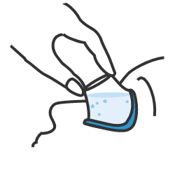 即使臉部朝上，洗眼時液體也不易外漏！柔軟材質使接觸眼周部分更加平坦，緊密貼合。